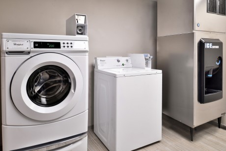 Cabana Shores Hotel - Laundry Room